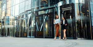 businesswomen-on-the-street-2026-01-09-12-16-12-utc